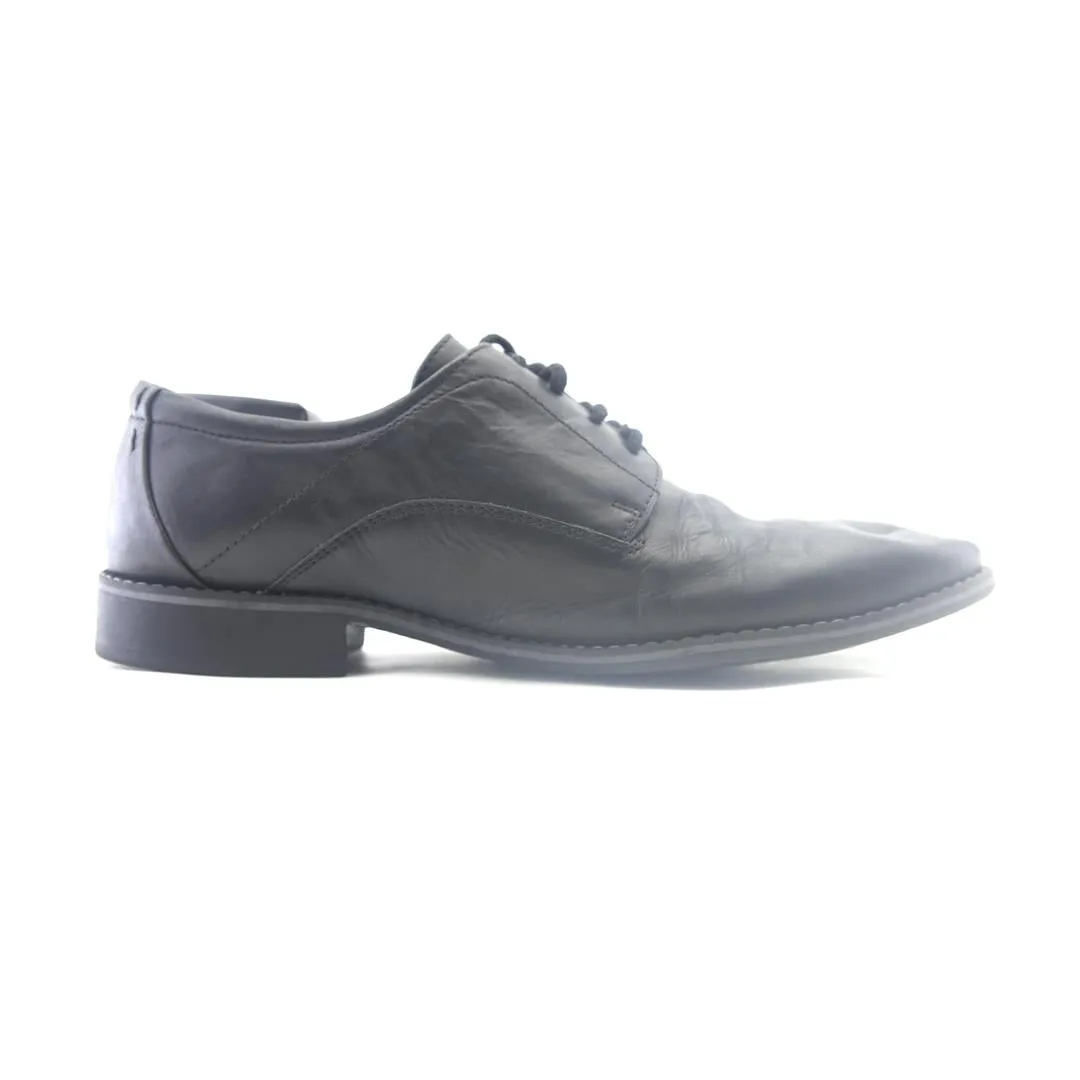 AM SHOES COMPANY .