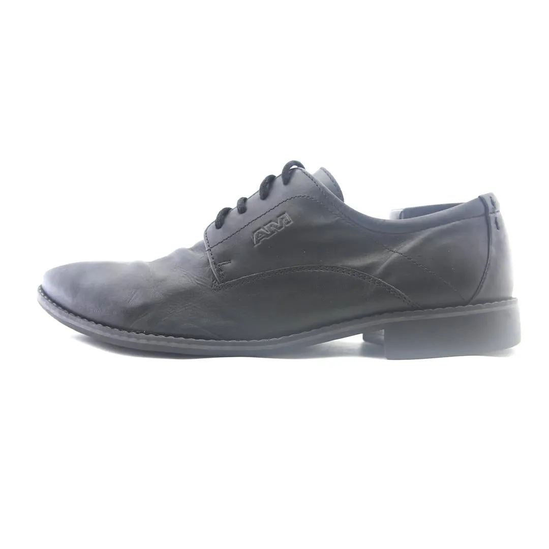 AM SHOES COMPANY .