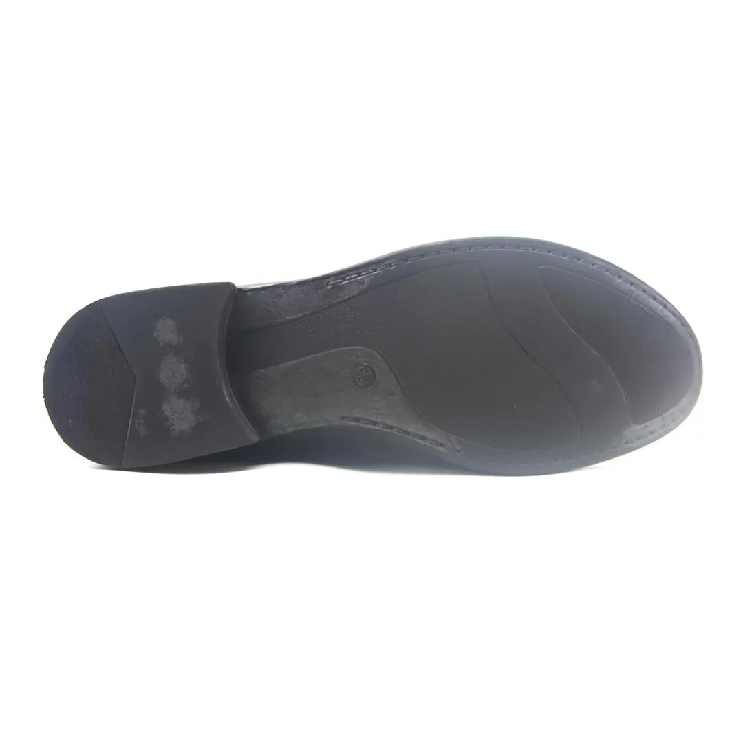 AM SHOES COMPANY .