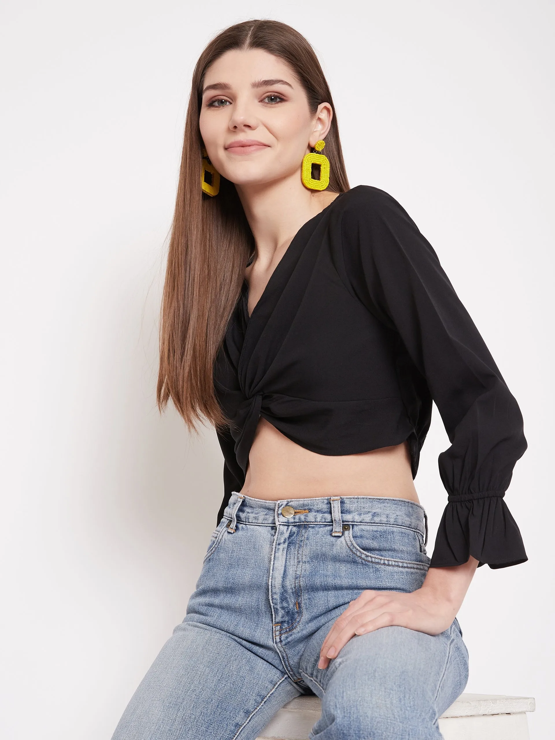 Berrylush Women Solid Black V-Neck Front Twisted Crop Top