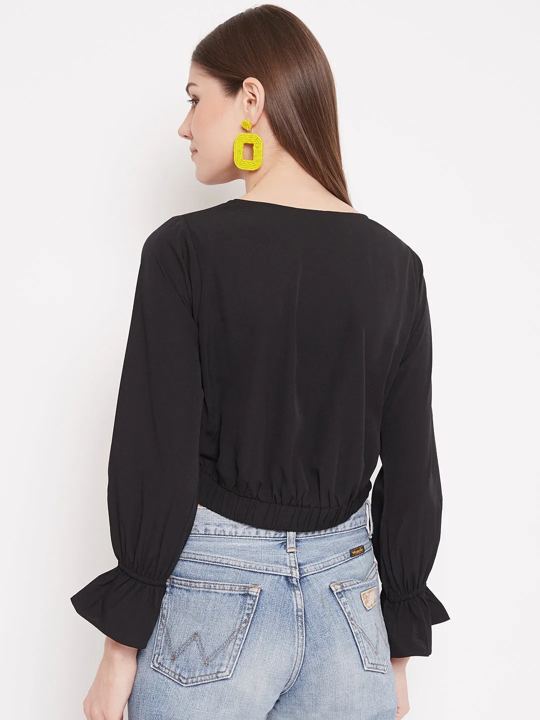 Berrylush Women Solid Black V-Neck Front Twisted Crop Top