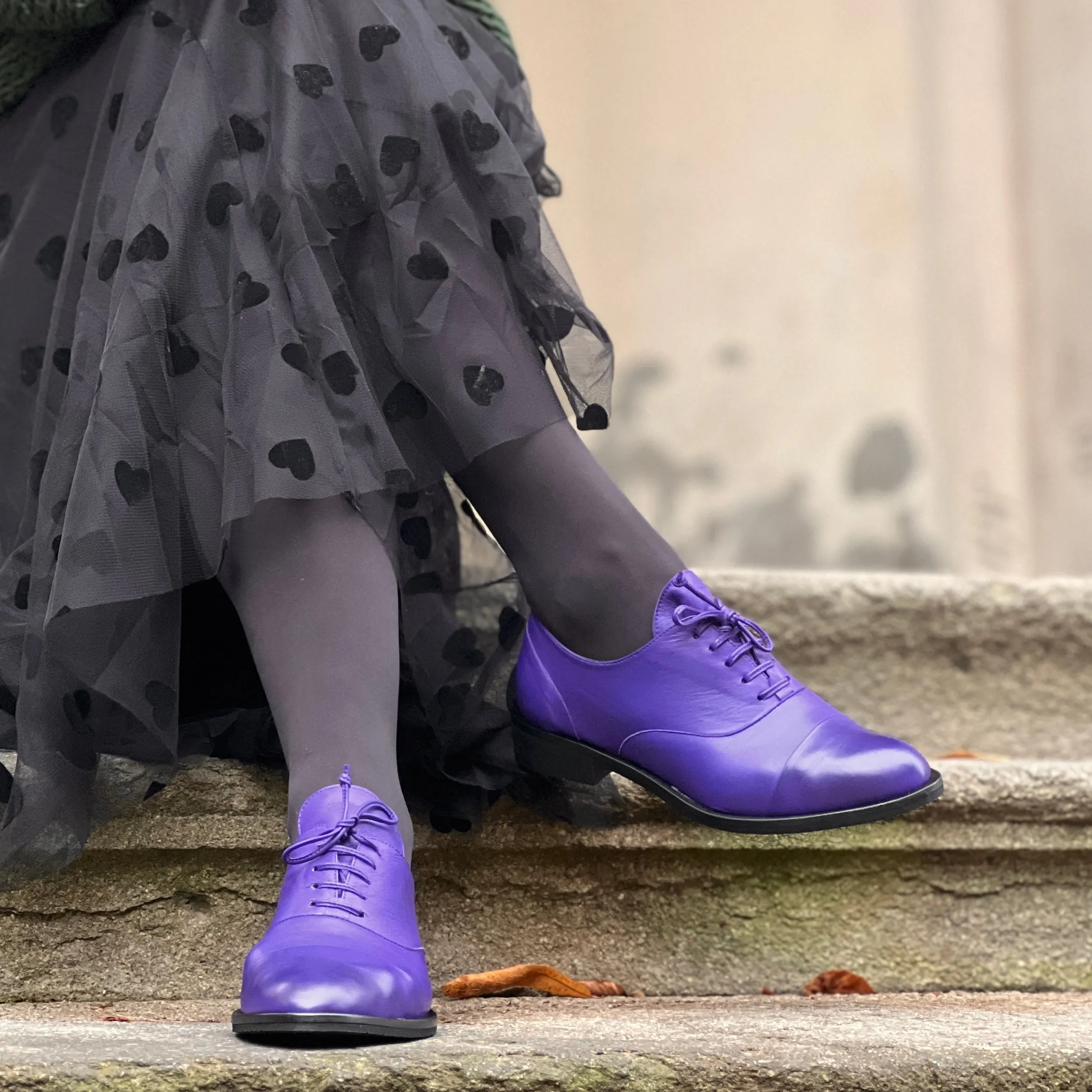 Kim Violet scarpa bassa allacciata in nappa viola artigianale Toscana