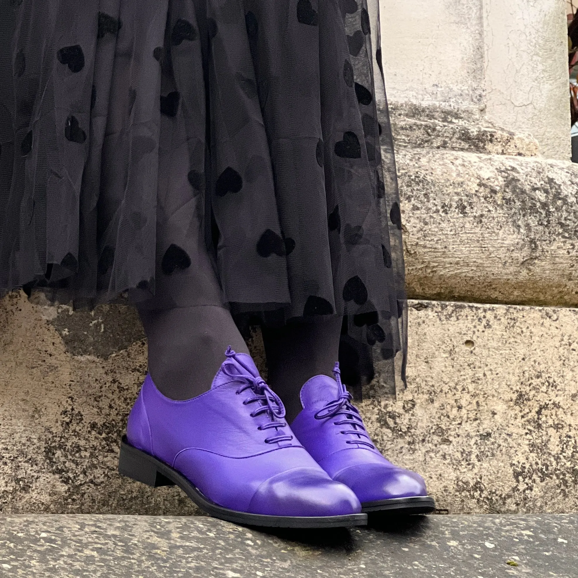 Kim Violet scarpa bassa allacciata in nappa viola artigianale Toscana