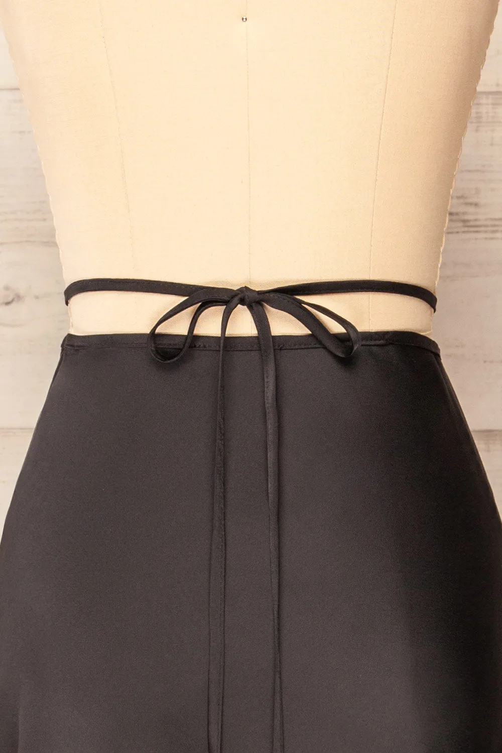 Maddie Black | Satin Midi Skirt