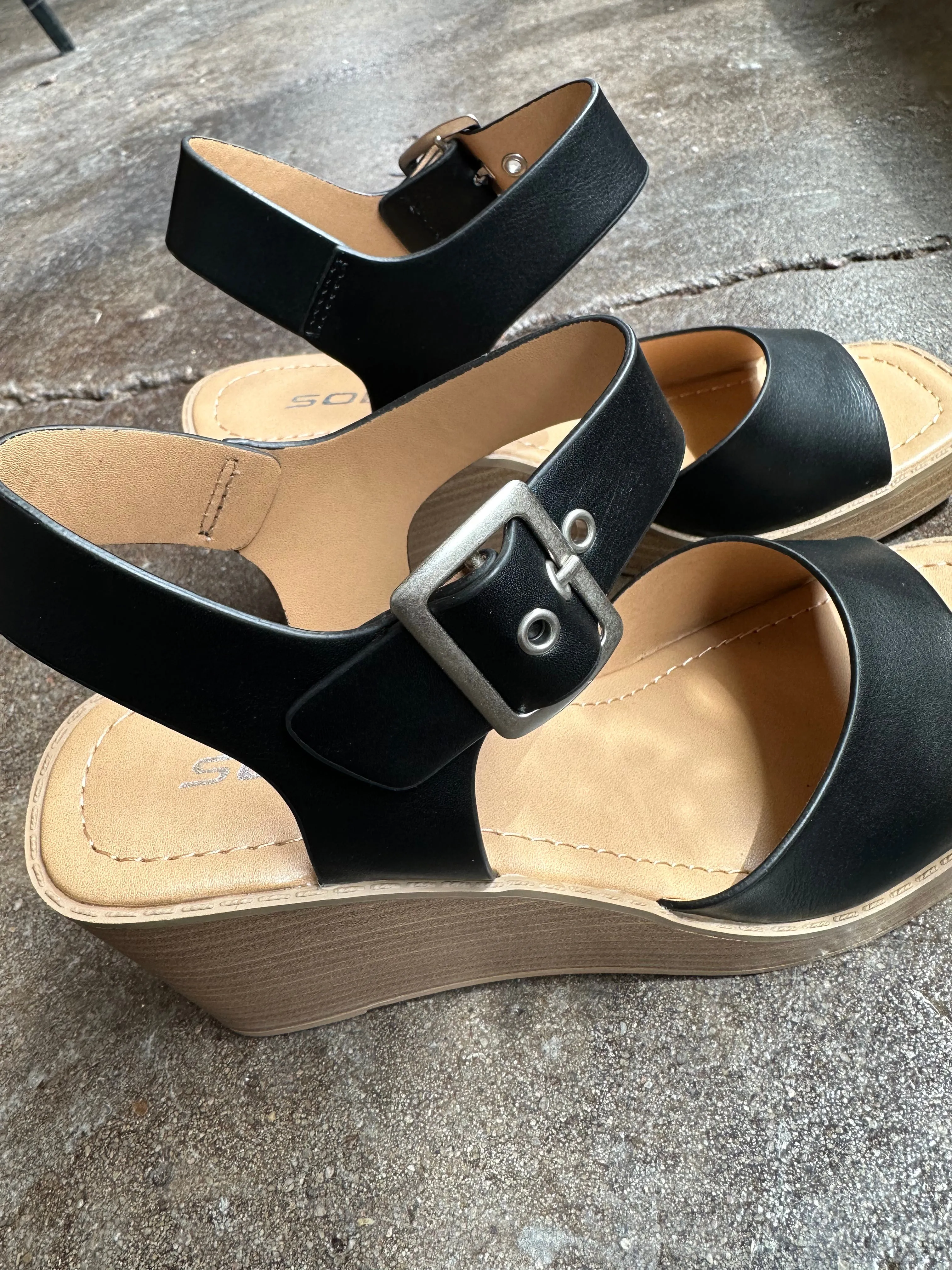 SODA "Lasso" Platform Sandal