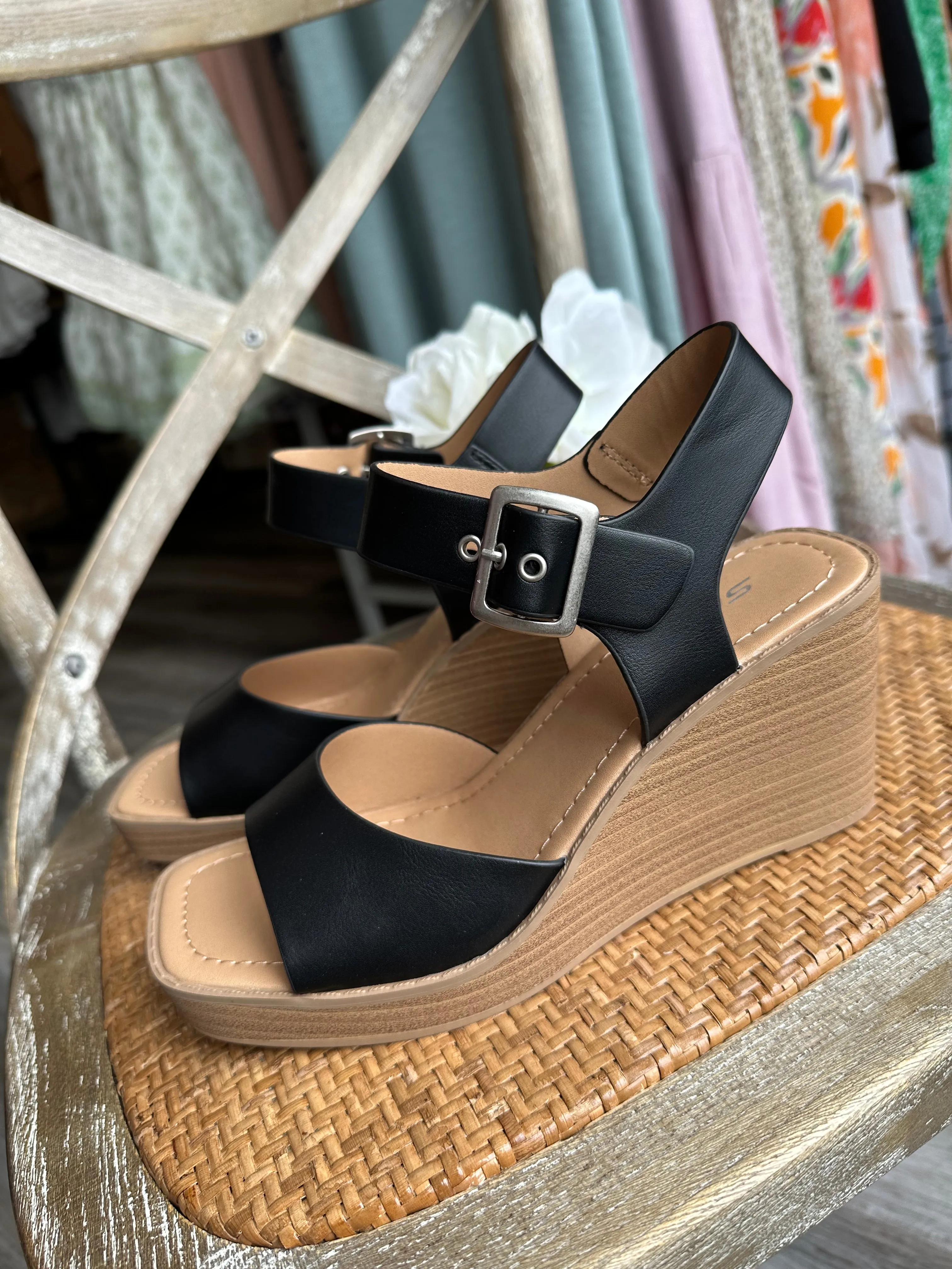 SODA "Lasso" Platform Sandal