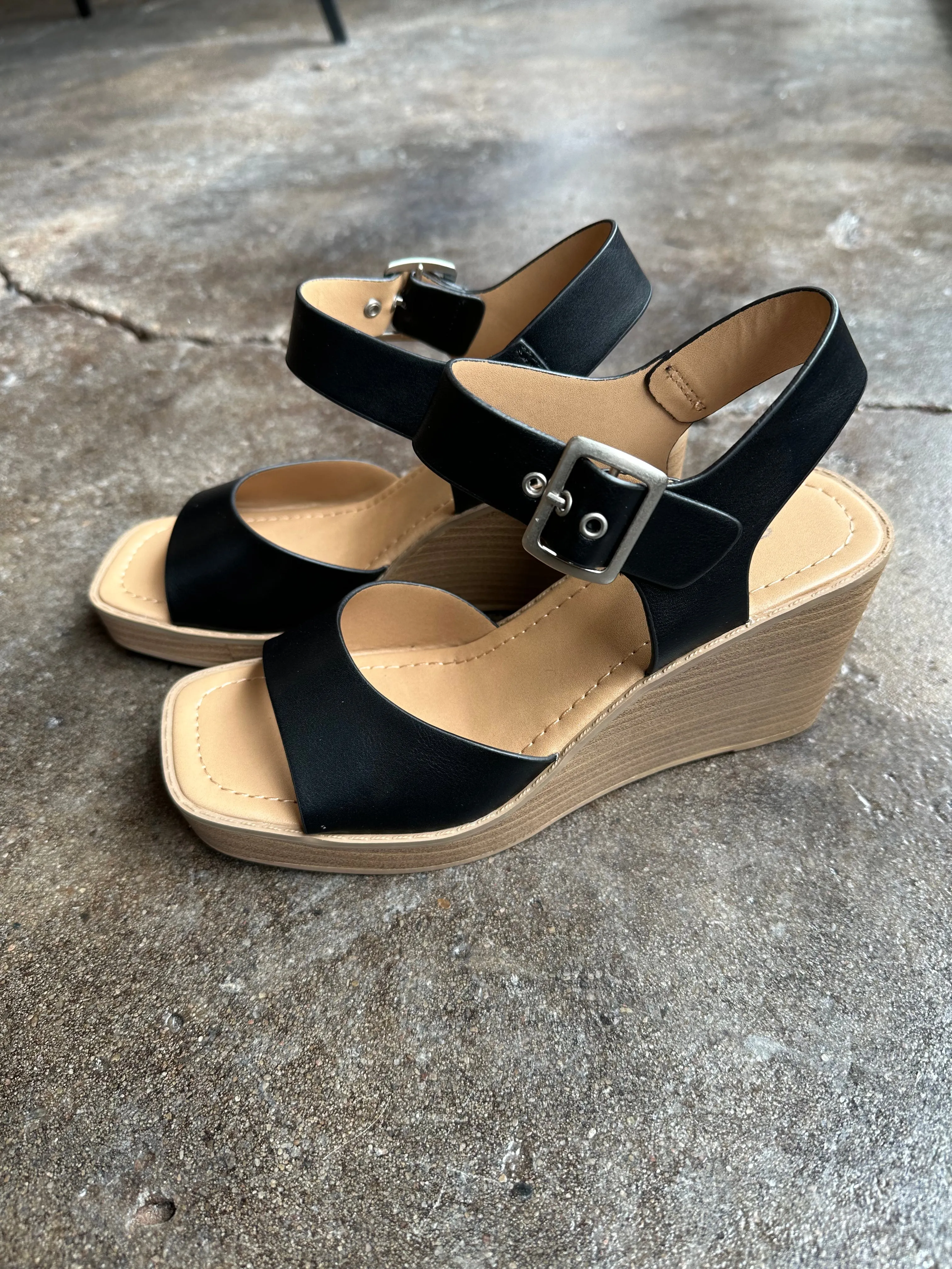 SODA "Lasso" Platform Sandal