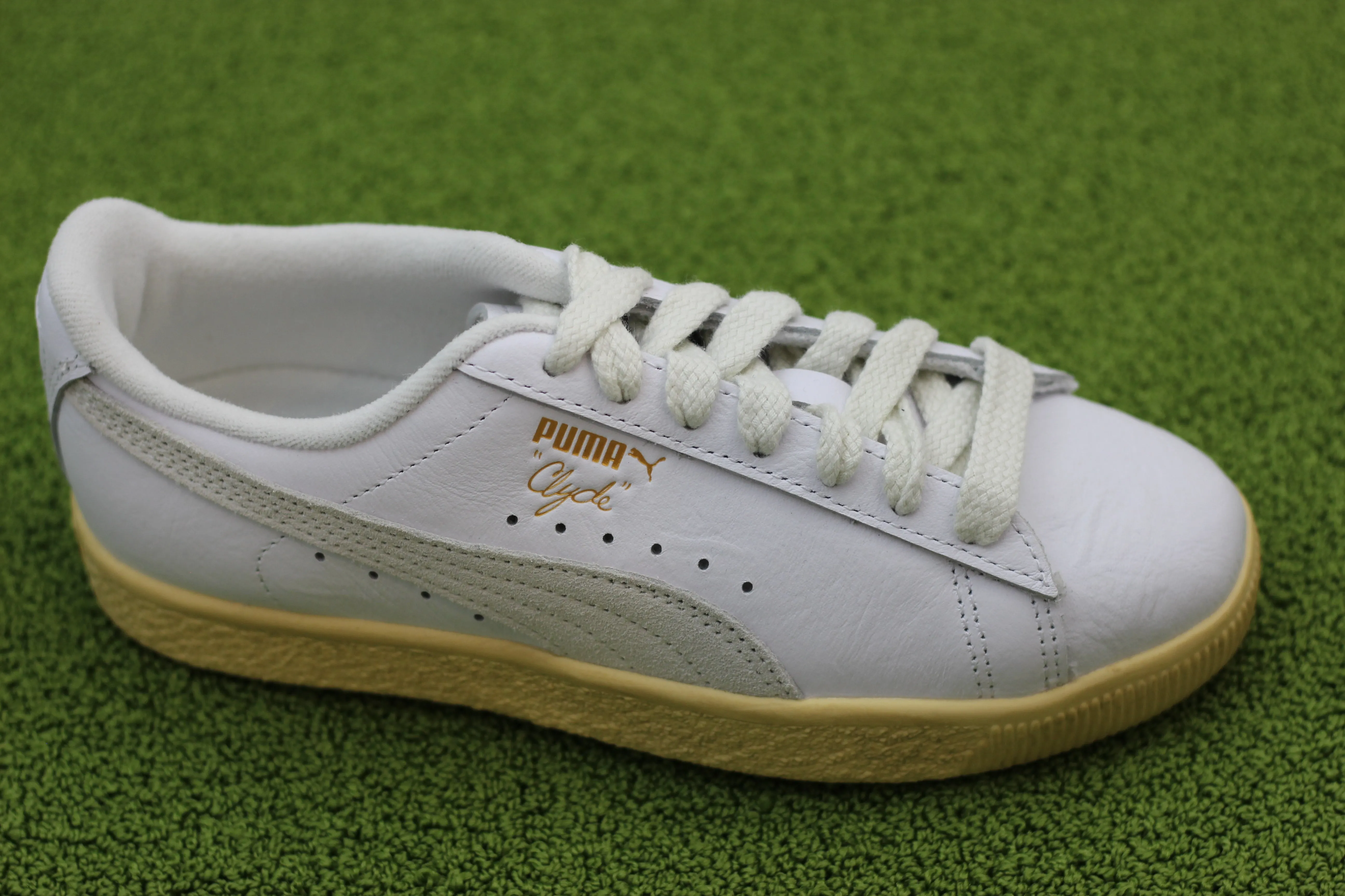 Unisex Clyde Vintage Sneaker - White/Lt Straw Leather/Suede