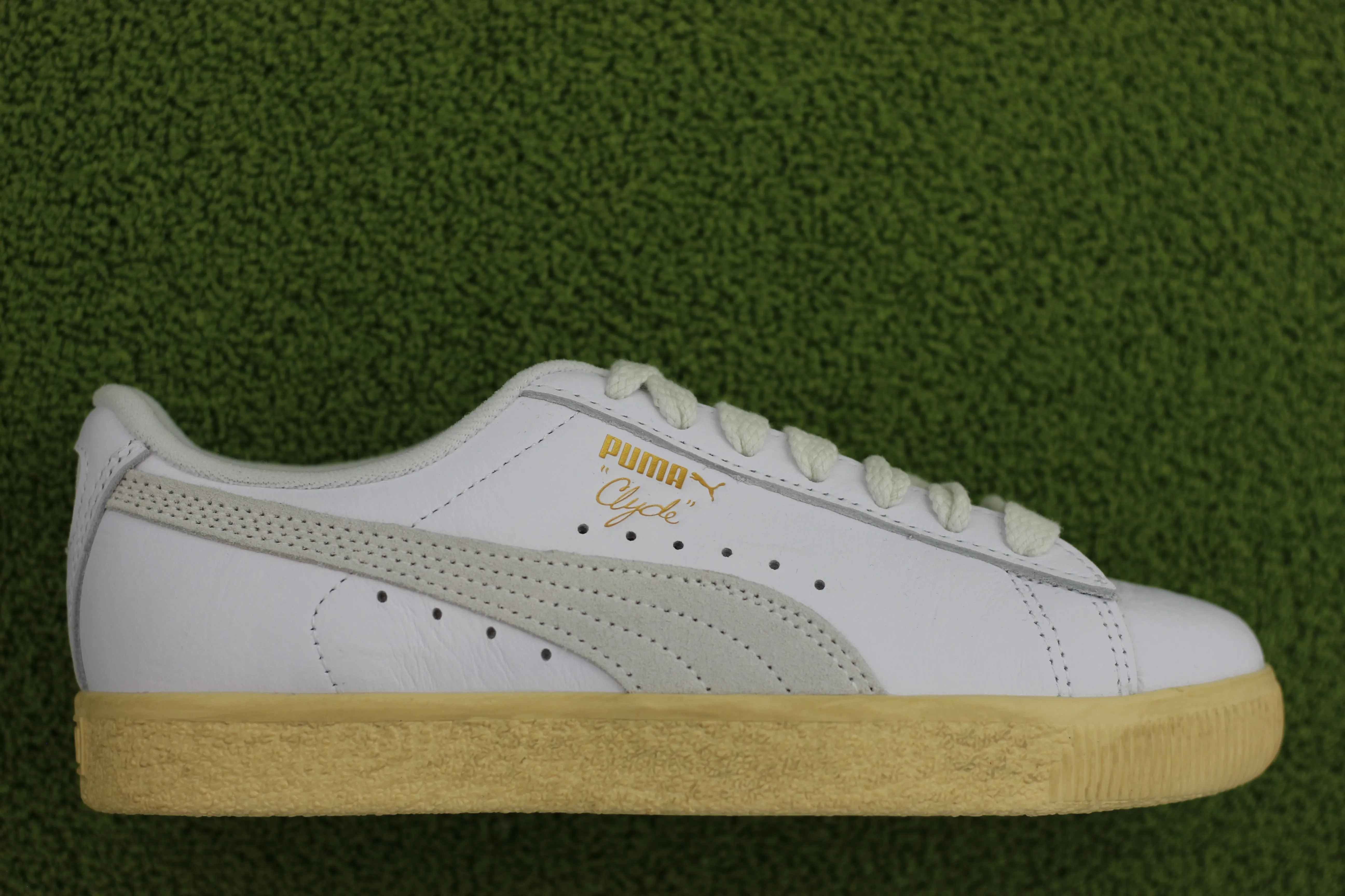 Unisex Clyde Vintage Sneaker - White/Lt Straw Leather/Suede