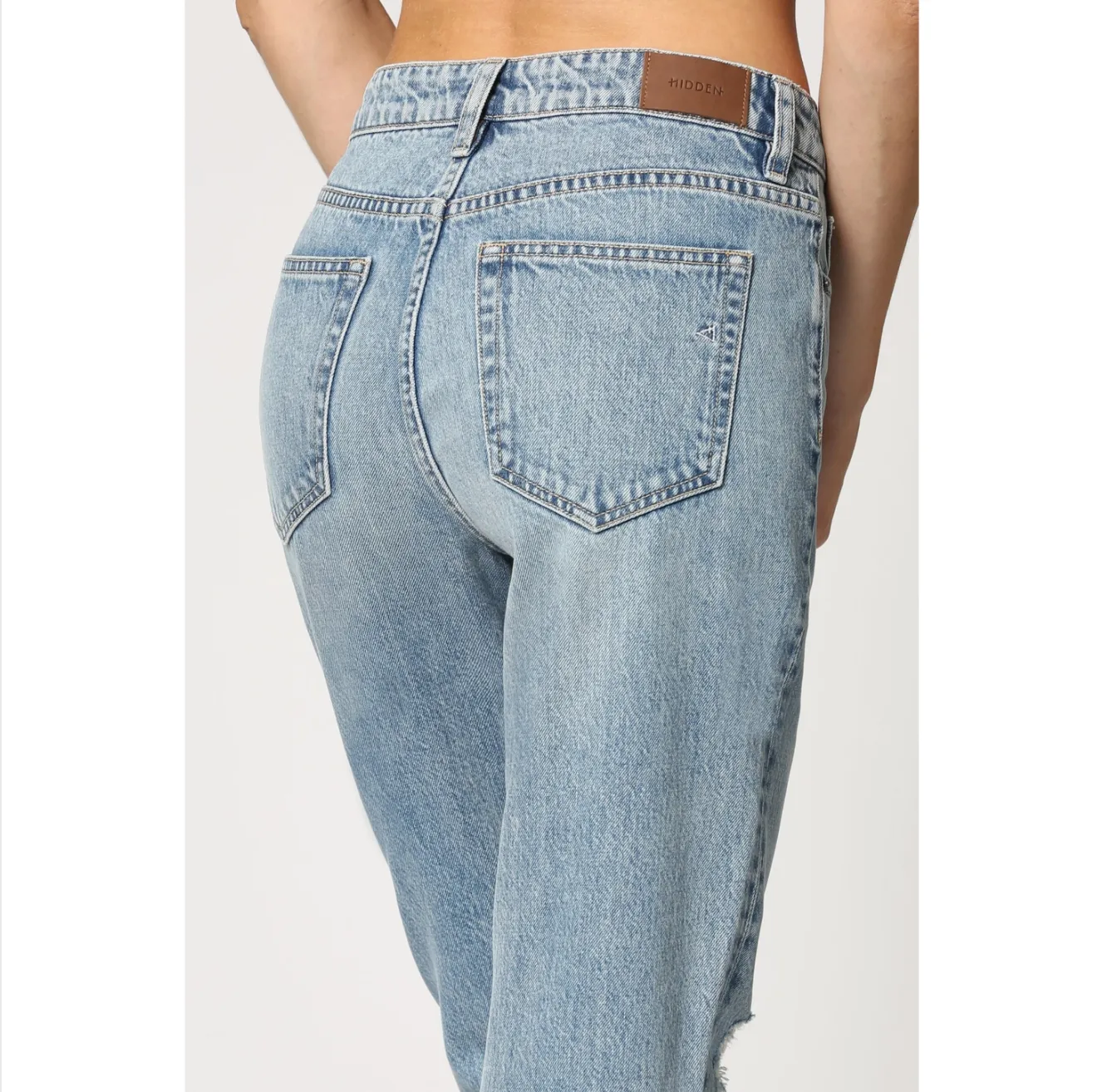 Zoey Side Fray Mom Jean | Medium Wash